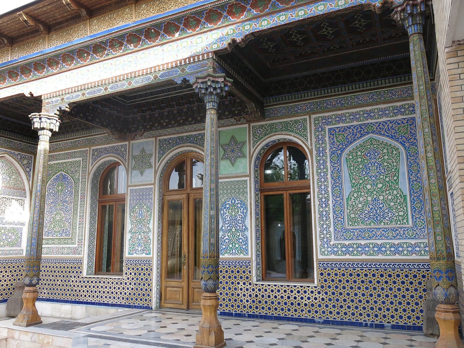 Polovtsev uyining naqshli ayvoni