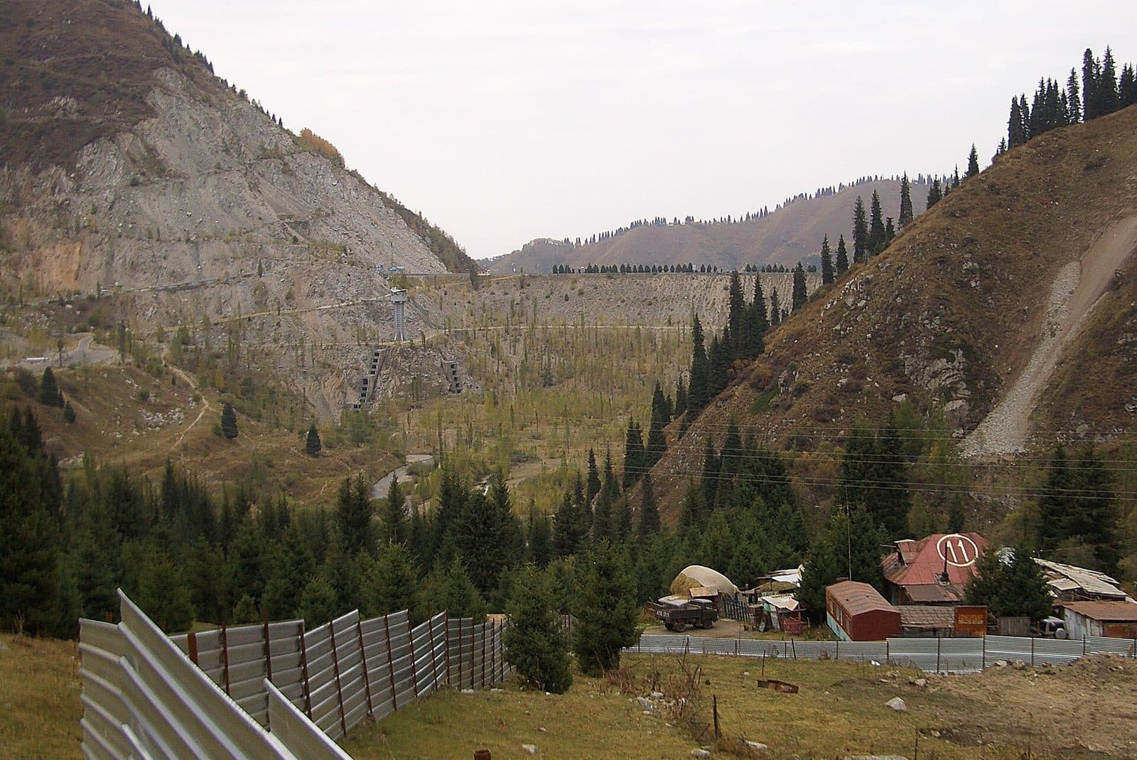 Medeu darasi, yozda